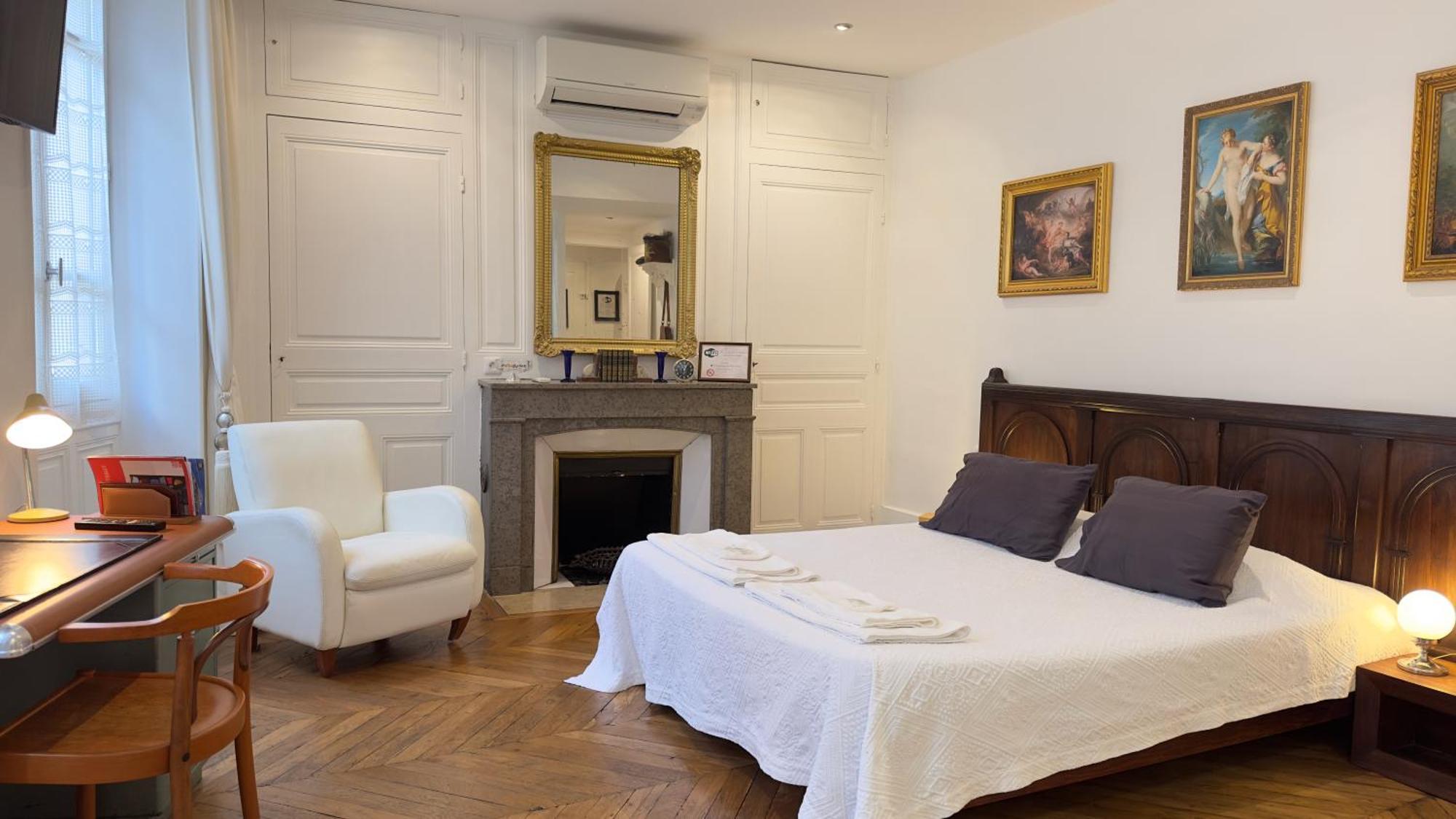 Chambre De Charme Au Coeur Du Vieux Valence - Confort & Calme Εξωτερικό φωτογραφία