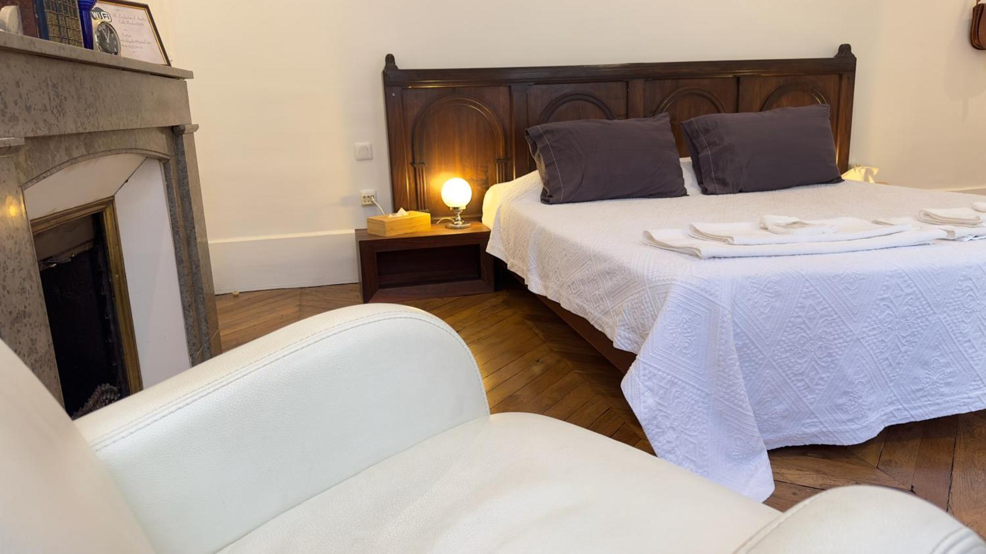 Chambre De Charme Au Coeur Du Vieux Valence - Confort & Calme Εξωτερικό φωτογραφία