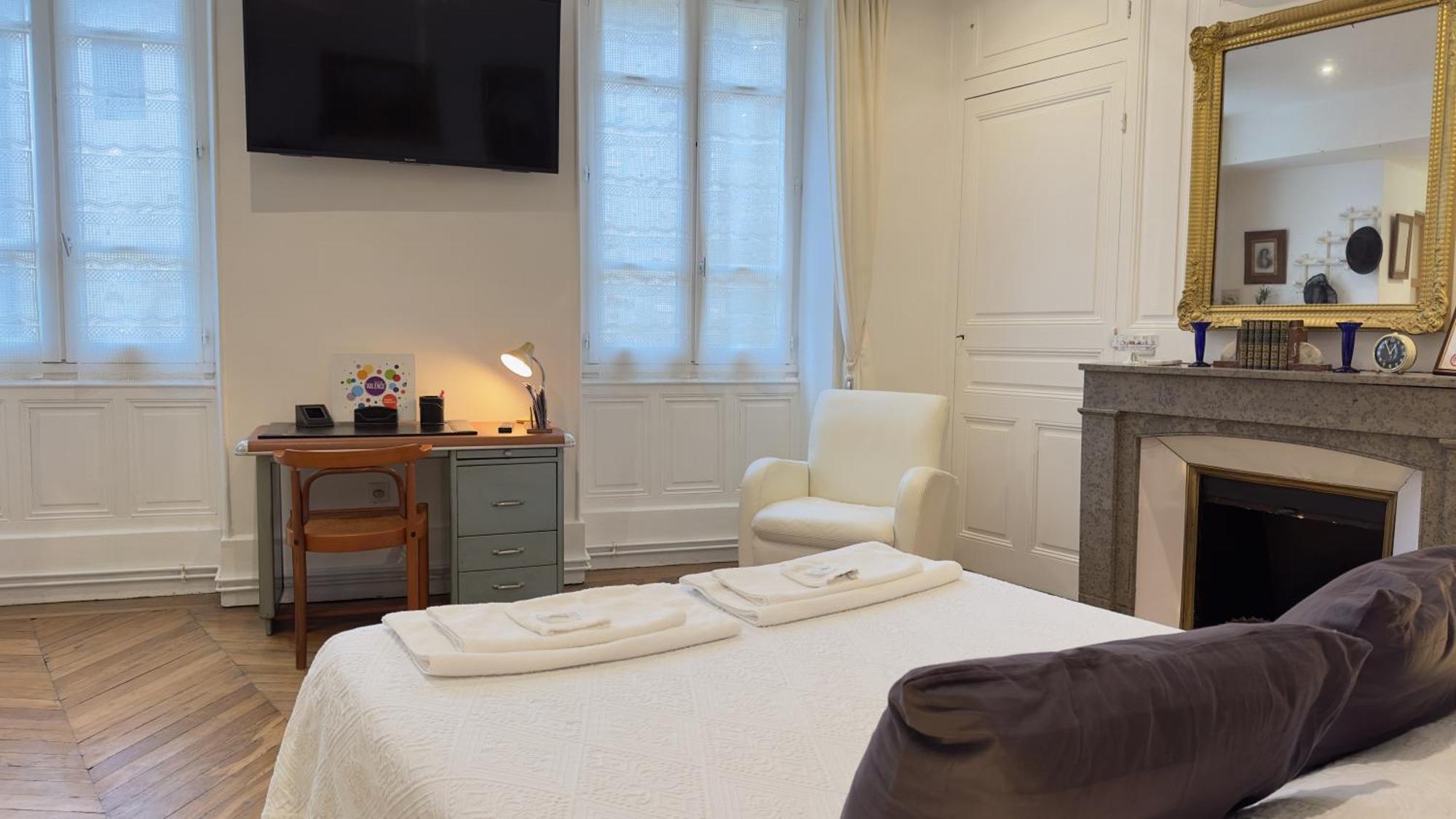 Chambre De Charme Au Coeur Du Vieux Valence - Confort & Calme Εξωτερικό φωτογραφία