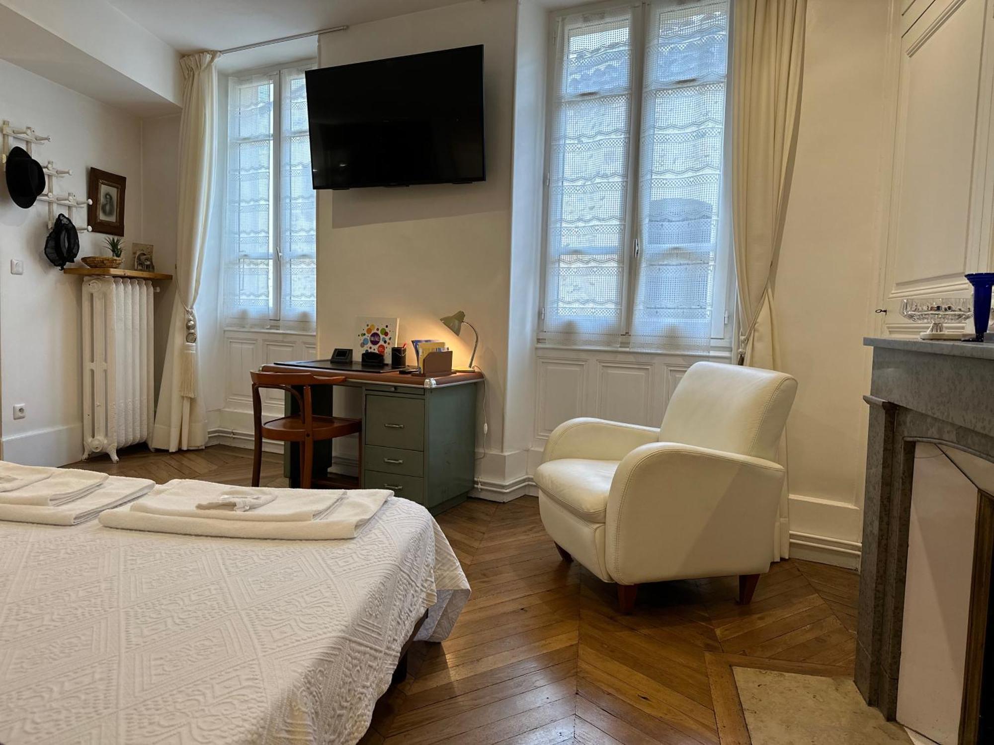 Chambre De Charme Au Coeur Du Vieux Valence - Confort & Calme Εξωτερικό φωτογραφία